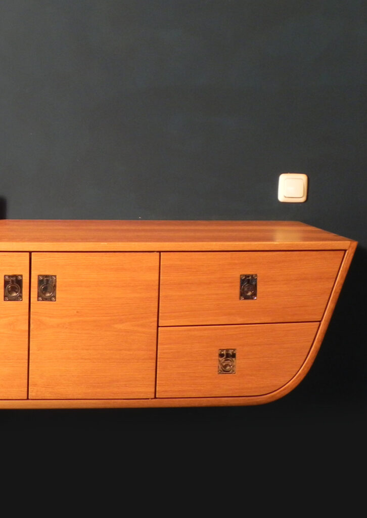 Sideboard in Eiche von Björn Kregehr
