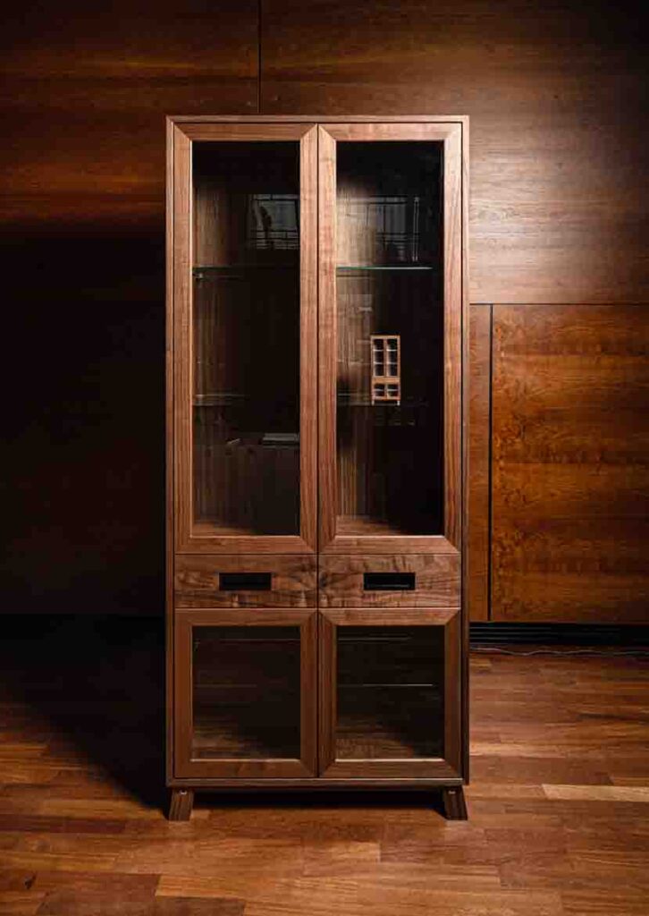 Vitrine aus Amerikanischem Nussbaum von Christopher Gögel
